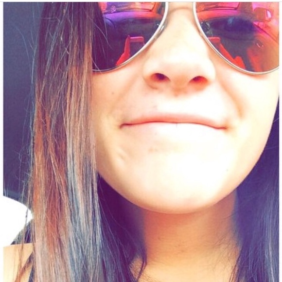 Meet your Posher, Abigail - Picture 1 of 1